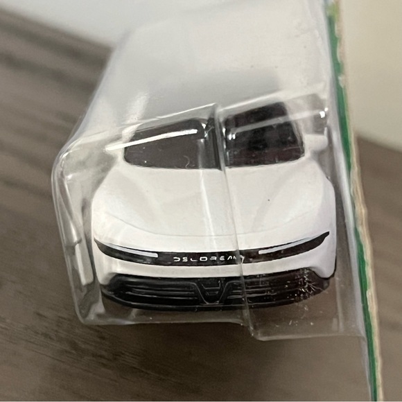 Hot Wheels - Delorean Alpha5 - (HW Green Speed) - Picture 3 of 7